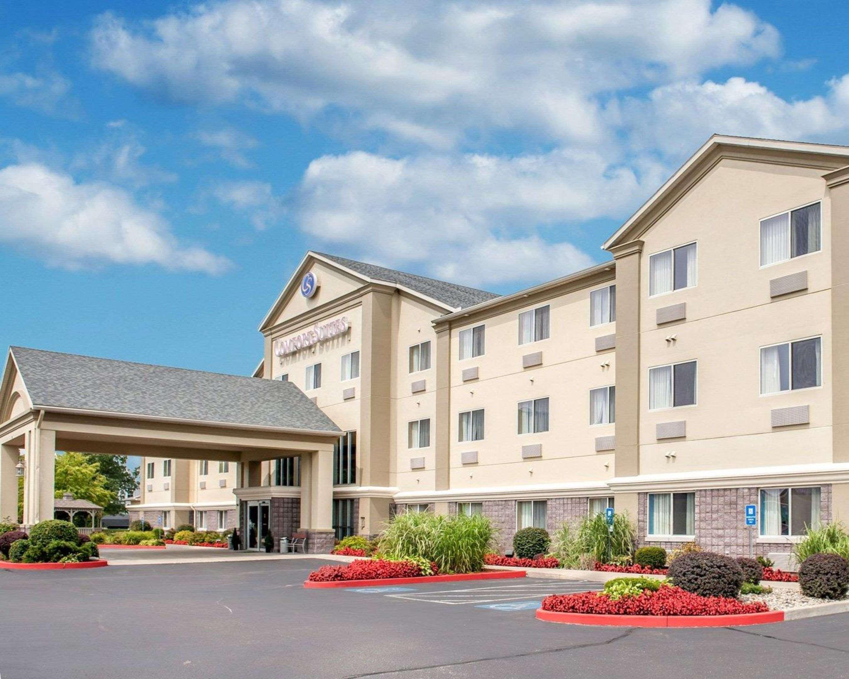 Comfort Suites North Elkhart Exterior photo