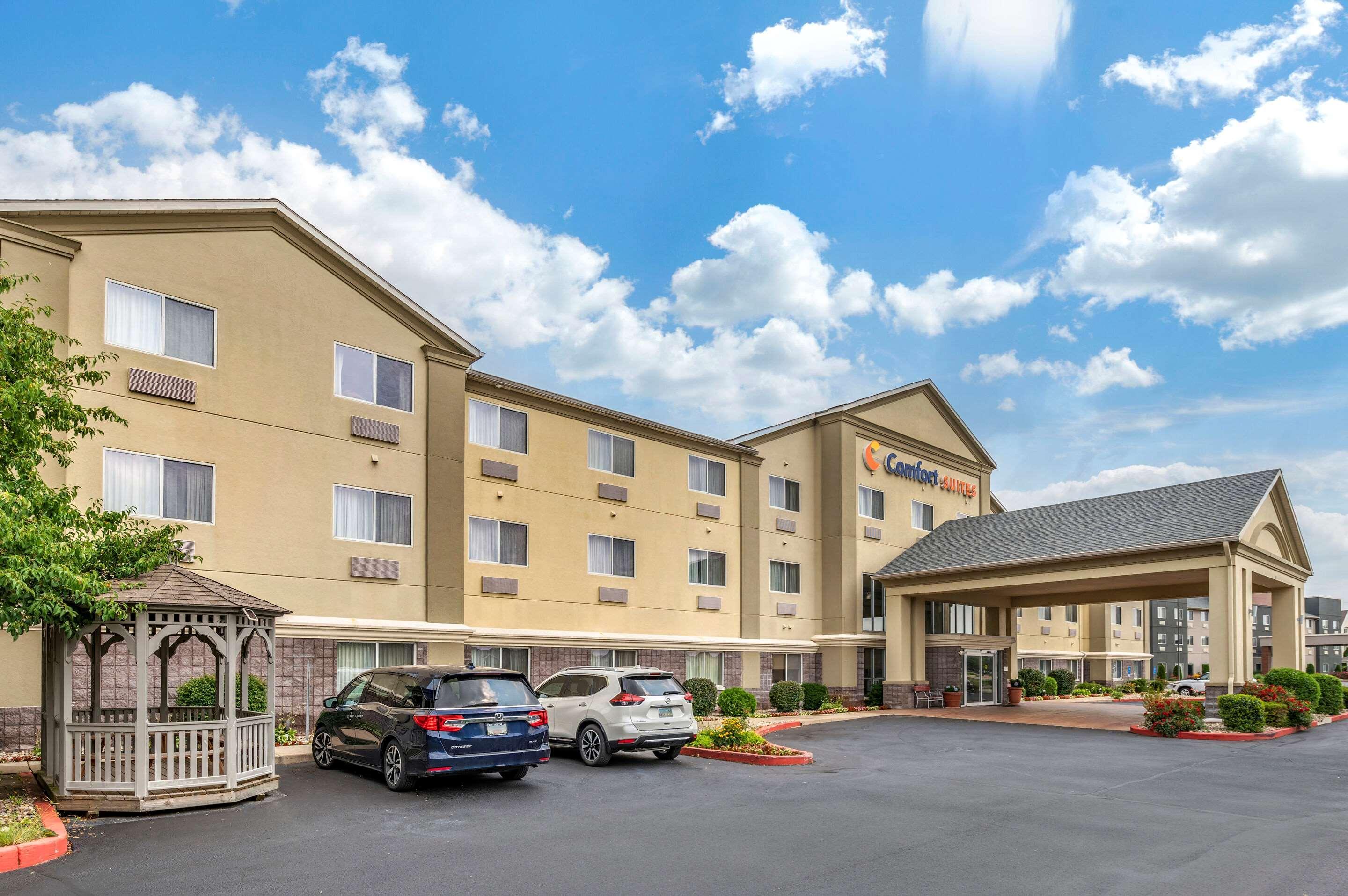 Comfort Suites North Elkhart Exterior photo